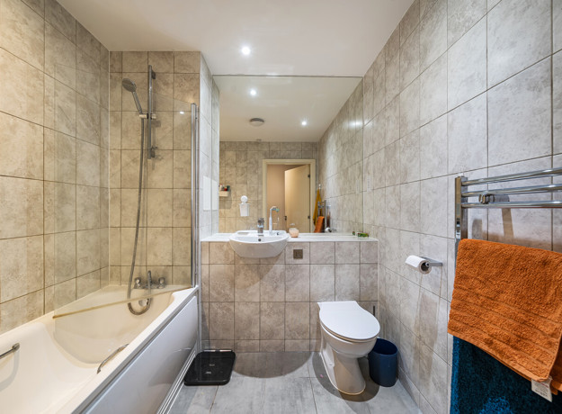 1418938 3 69A018d48f755