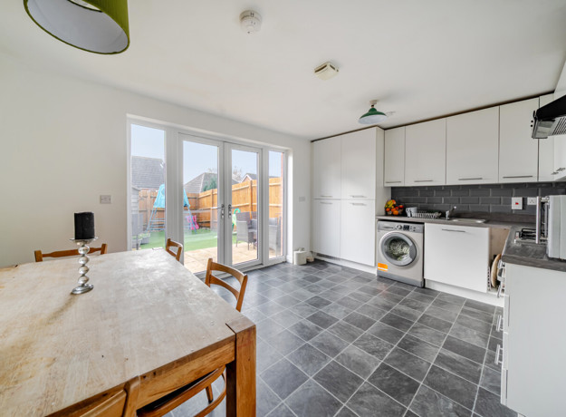 1381972 14 6915D117e6b45