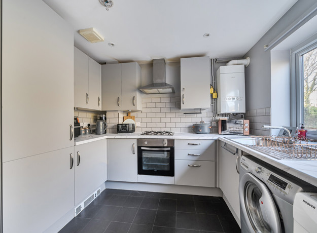 1418506 6 699F1b46290a1