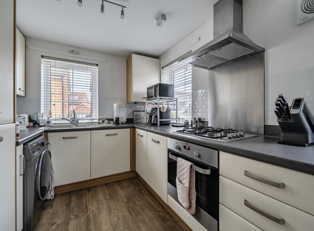 1418516 2 699C653de24b3