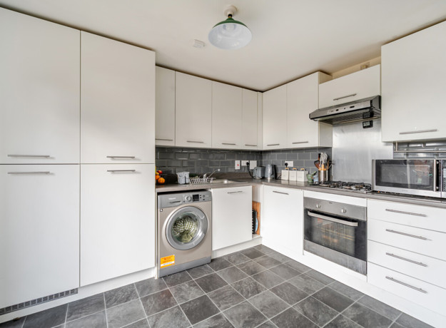 1381972 13 6915D0fa2e19f