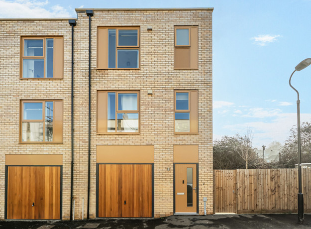 697B288712438 1397499 1 6979F197e323e