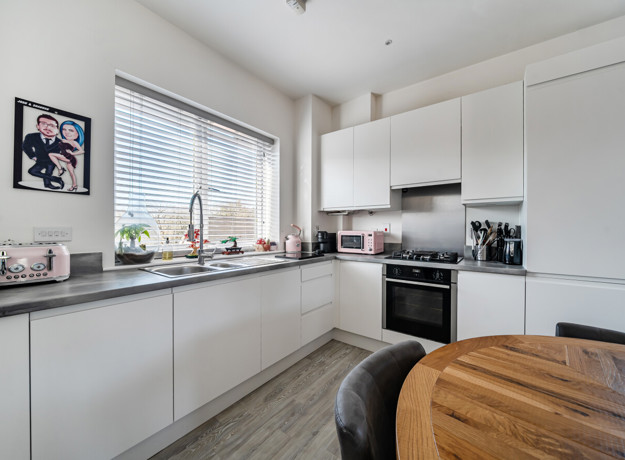 1421794 3 69A5a821640a6