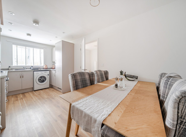 1385813 8 6938091423Ab2