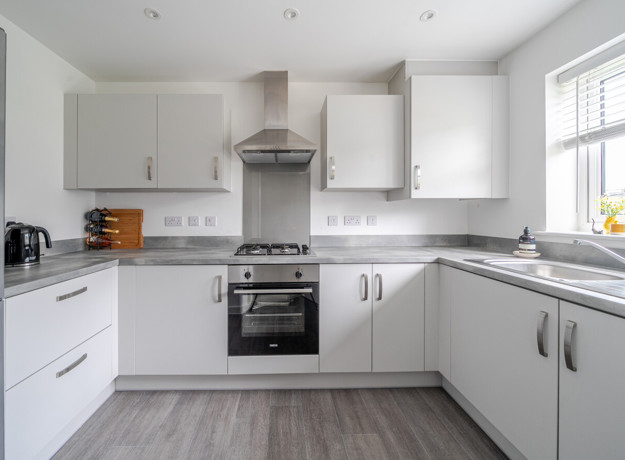 1408863 11 698C5695a13f1