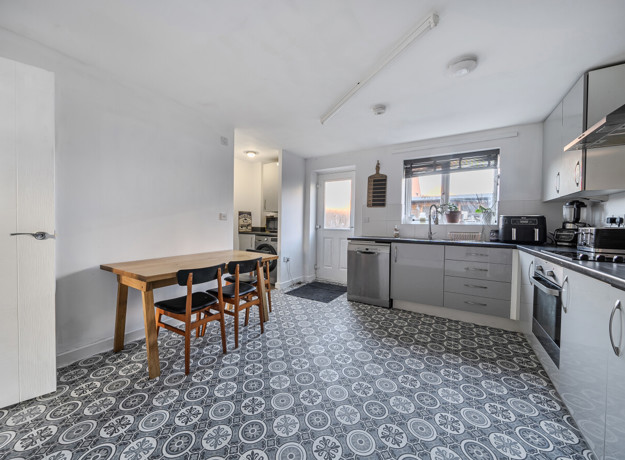 1386572 8 6930415A7730e