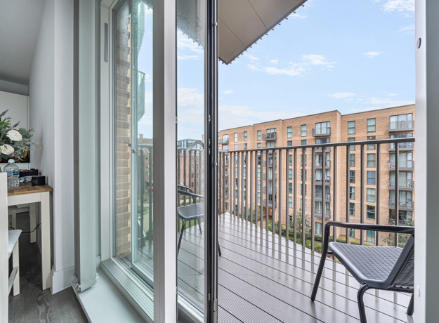 1396560 4 6968D5f6b096a