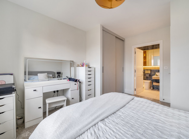 1382915 4 692586C3bb18a