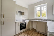 99700 8 Fox Crescent Emmer Green (8) Low
